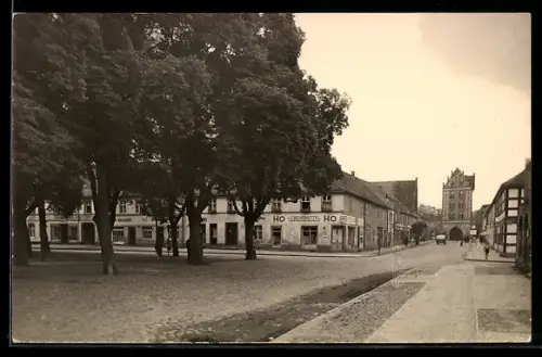 AK Templin, Am Markt u. Berliner Strasse, HO Lebensmittel-Geschäft