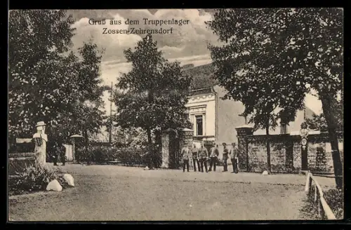 AK Zossen, Zehrensdorf, Truppenlager, Eingangsbereich, Soldaten