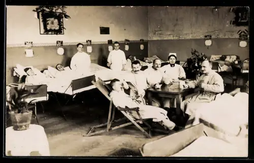 Foto-AK Arnsdorf /Sa., Soldaten im Reserve-Lazarett 1918