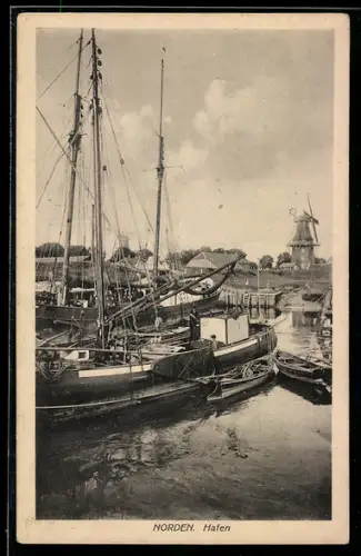 AK Norden, Hafen mit angelegten Booten