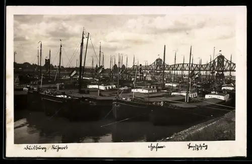 AK Duisburg-Ruhrort, Partie am Hafen mit angelegten Schiffen
