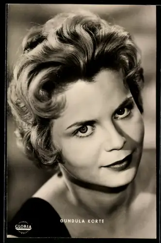 AK Schauspielerin Gundula Korte, portraitiert im Film Kirschen in Nachbars Garten