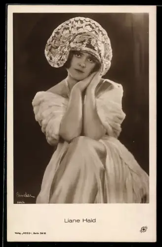 AK Schauspielerin Liane Haid im Kostüm einer Bühnenrolle