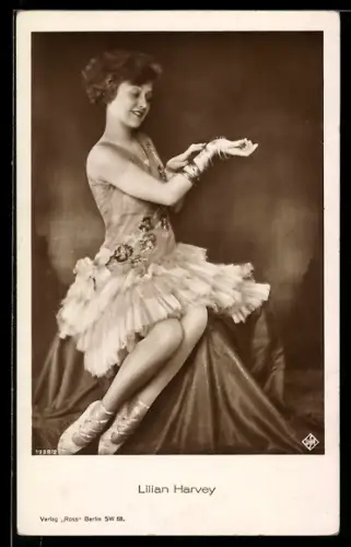 AK Schauspielerin Lilian Harvey im Balletkostüm