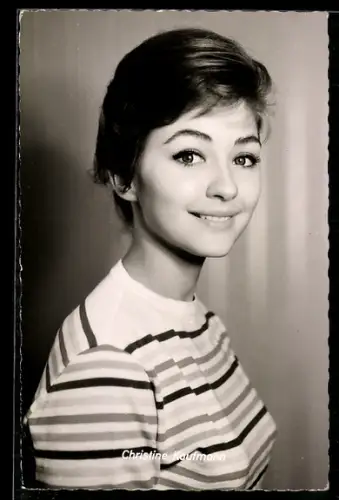 AK Schauspielerin Christine Kaufmann im Halbprofil