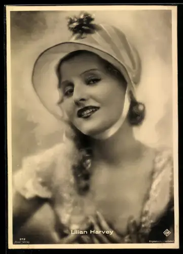 AK Schauspielerin Lilian Harvey mit Kopfbedeckung
