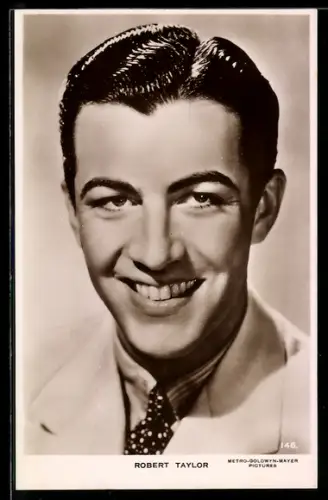 AK Schauspieler Robert Taylor in die Kamera lächelnd