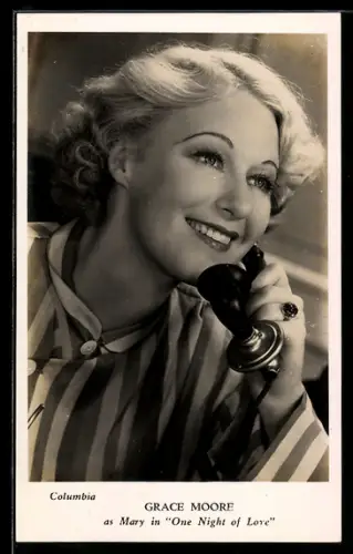 AK Grace Moore am Telefon in einer Filmszene