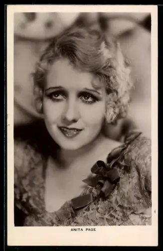 AK Schauspielerin Anita Page in dem Kostüm einer Filmrolle