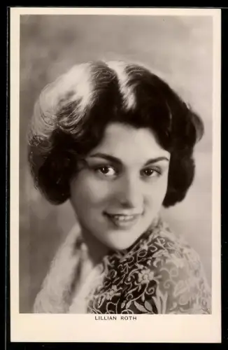 AK Schauspielerin Lilian Roth schaut seitlich