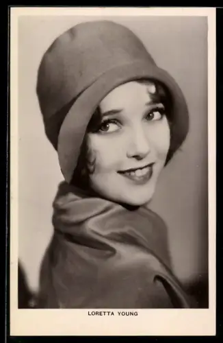 AK Schauspielerin Loretta Young schaut seitlich
