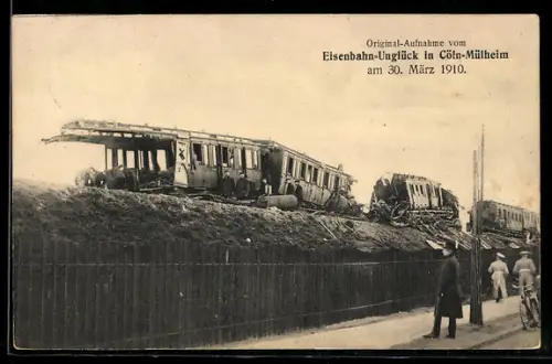 AK Köln-Mülheim, Eisenbahn-Unglück am 30.3.1910, zerstörte Personenwaggons