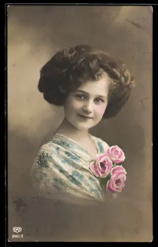 Foto-AK EAS Nr. 8961/2: Junges Mädchen mit Locken