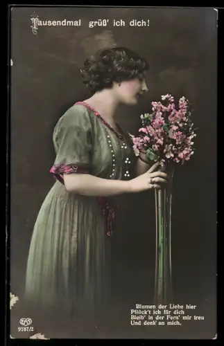 Foto-AK EAS Nr. 9187/2: Fräulein im Kleid mit Blumen