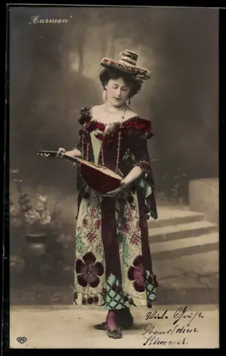 Foto-AK EAS Nr. 327: Carmen, Junge Frau mit Lautengitarre