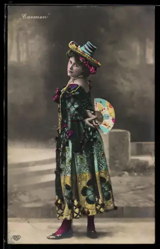 Foto-AK EAS Nr. 327: Carmen, Junge Frau mit Fächer