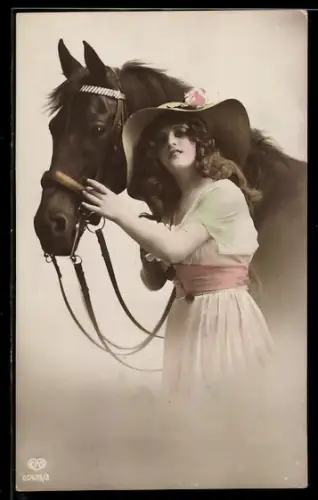 Foto-AK EAS Nr. 05435/3: Junge Frau mit ihrem Pferd