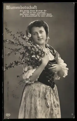 Foto-AK EAS Nr. 1619: Junge Frau mit Blütenzweigen