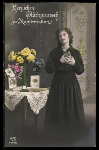 Foto-AK EAS Nr. 4595/6: Junge Frau im Kleid mit Buch, Glückwunsch zur Konfirmation
