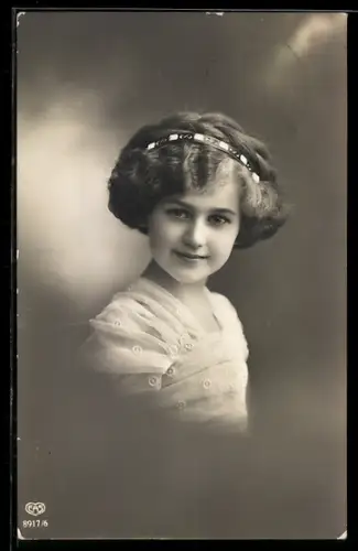 Foto-AK EAS Nr. 8917/6: Mädchen im weissen Kleid