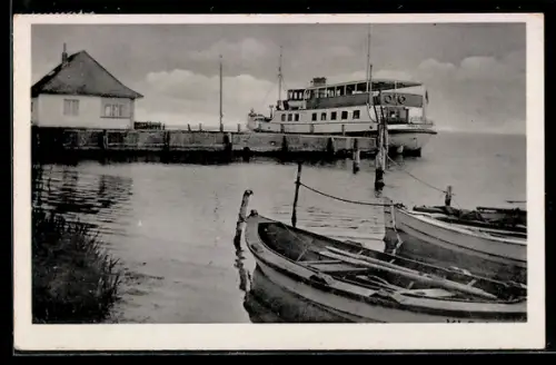 AK Kloster /Hiddensee, Hafen mit Booten und Dampfer