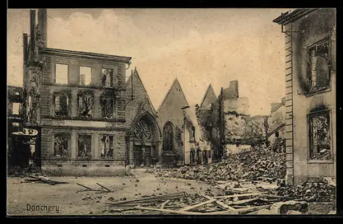 AK Donchery, Zerstörte Strassen mit Kirche und Trümmern