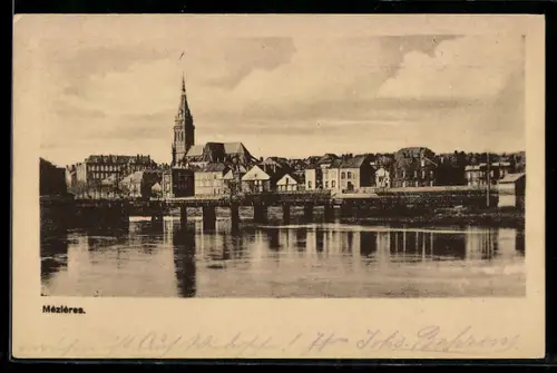 AK Mézières, Stadtansicht an der Flussfront mit Brücke und Kirchturm