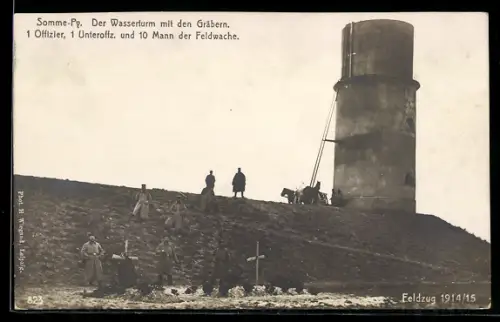 AK Somme-Pg, Der Wasserturm mit den Gräbern, 1 Offizier, 1 Unteroffz. und 10 Mann der Feldwache