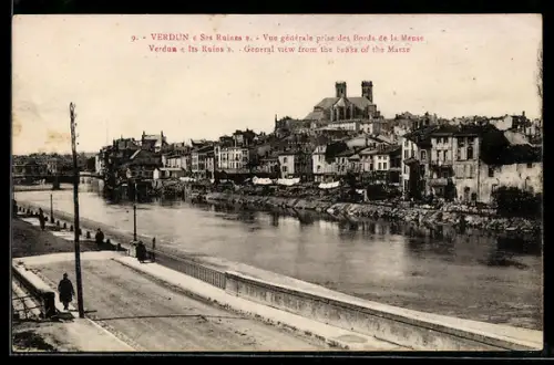AK Verdun, Ses Ruines, Vue générale prise des Bords de la Meuse