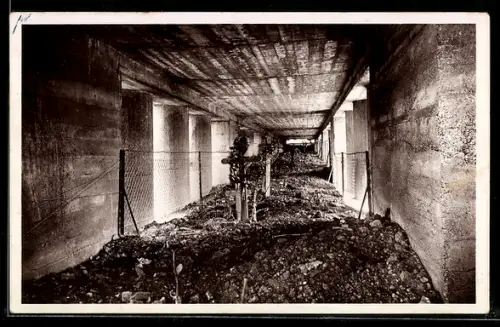 AK Thiaumont /Douaumont, La Tranchée des Baïonnettes Vue intérieure