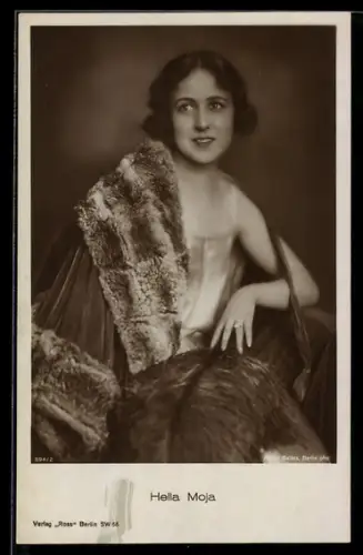 AK Schauspielerin Hella Moja mit Pelz