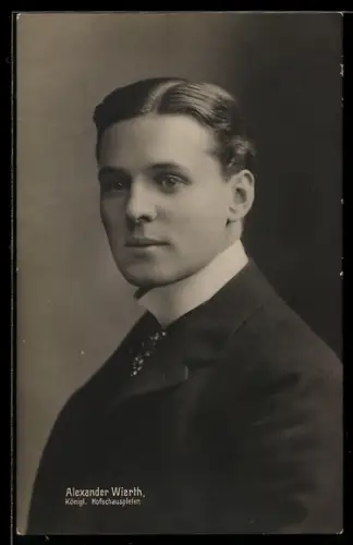 AK Schauspieler Alexander Wierth im Anzug mit Krawatte