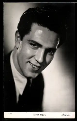 AK Kieron Moore lächelt, Portrait