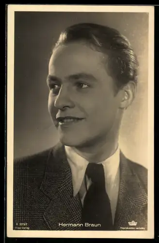 AK Schauspieler Hermann Braun mit Blick nach rechts