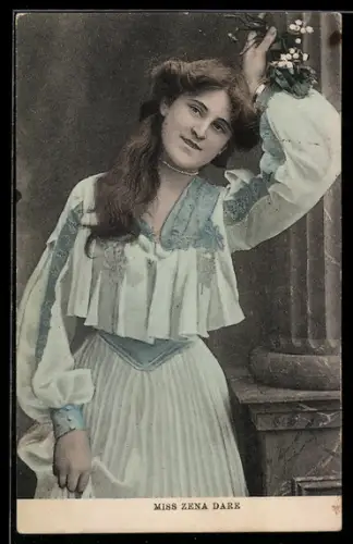 AK Zena Dare, Portrait