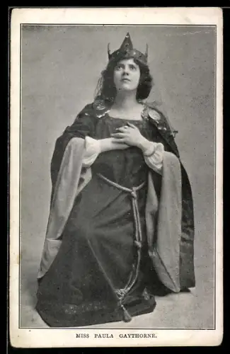 AK Paula Gaythorne in einer Spielszene