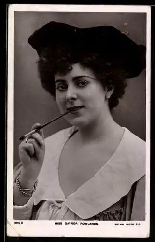 AK Miss Gaynor Rowlands, Portrait mit Pinsel