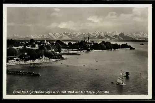 AK Friedrichshafen a. B., Strandbad mit Blick auf die Alpen