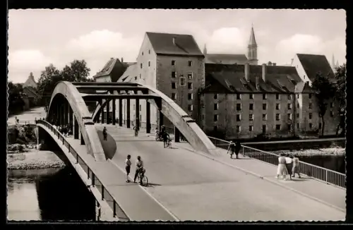 AK Straubing an der Donau, Neue Donaubrücke mit Schlosskaserne