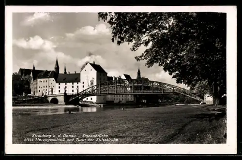 AK Straubing a. d. Donau, Donaubrücke, altes Herzogsschloss und Turm der Stiftskirche