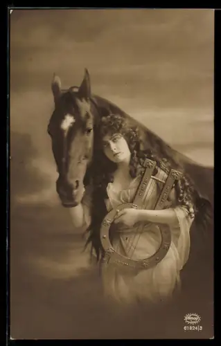 Foto-AK Amag Nr. 61824/3: Junge Frau mit Lyra und Pferd