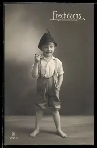 Foto-AK L.J. & F.F.: Knabe mit Pfeife im Mund