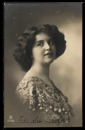 Foto-AK L.J. & F.F., junge Frau blickt zur Seite in die Kamera