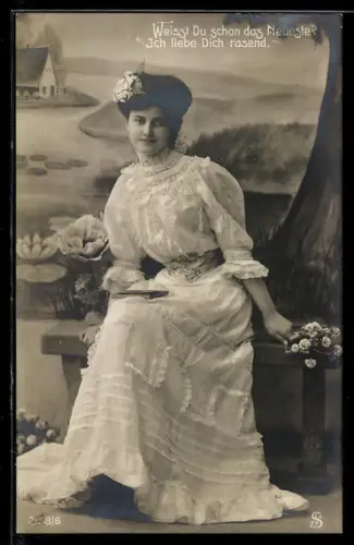 Foto-AK L.J. & F.F. Nr. 2158/6: Weisst Du schon das Neueste?..., Junge Dame mit Blumen