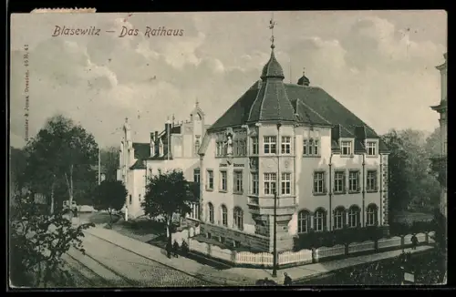 AK Dresden-Blasewitz, Rathaus mit Strassenpartie