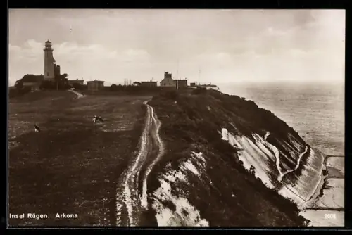 AK Arkona /Rügen, Steilküste bei Kap Arkona mit dem Leuchtturm