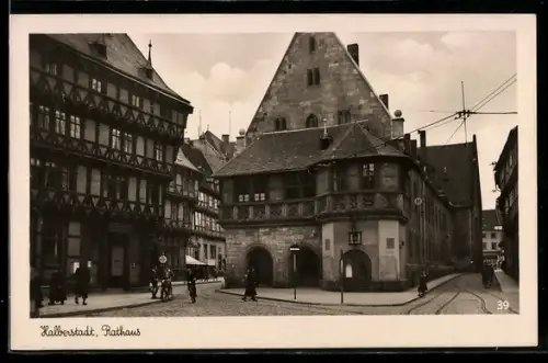 AK Halberstadt, Strassenpartie am Rathaus