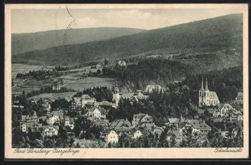 AK Bad Flinsberg /Isergebirge, Totalansicht mit Kirche und Umgebung