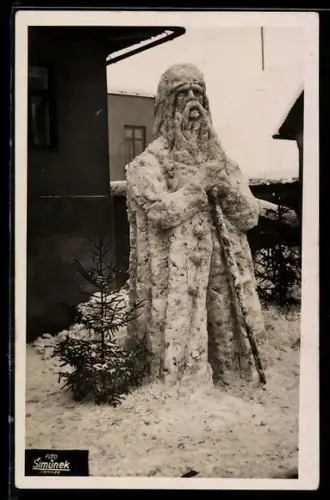 AK Der alte Berggeist mit langem Bart und buschigen Augenbrauen, Eisplastik