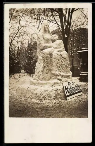 AK Eisplastik Zwei Frauen im Garten für die Nachbarhilfe